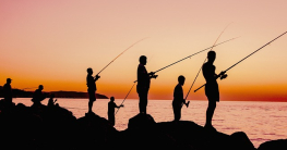Viele Angler in Kleidung